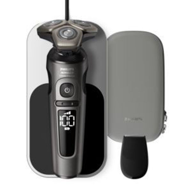 Picture of S9000 Prestige Wet & Dry Electric Shaver w/ Qi Charger