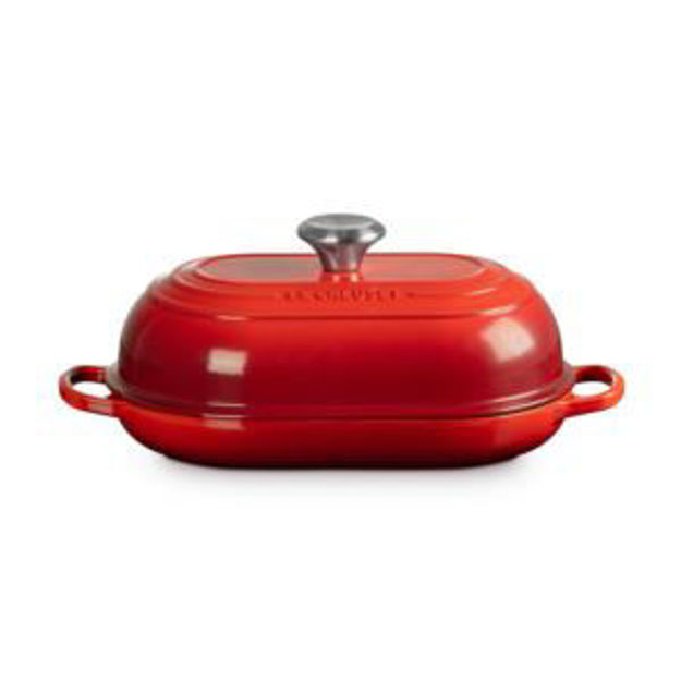 Picture of 1.5qt Signature Cast Iron Oval Bread Oven Cerise